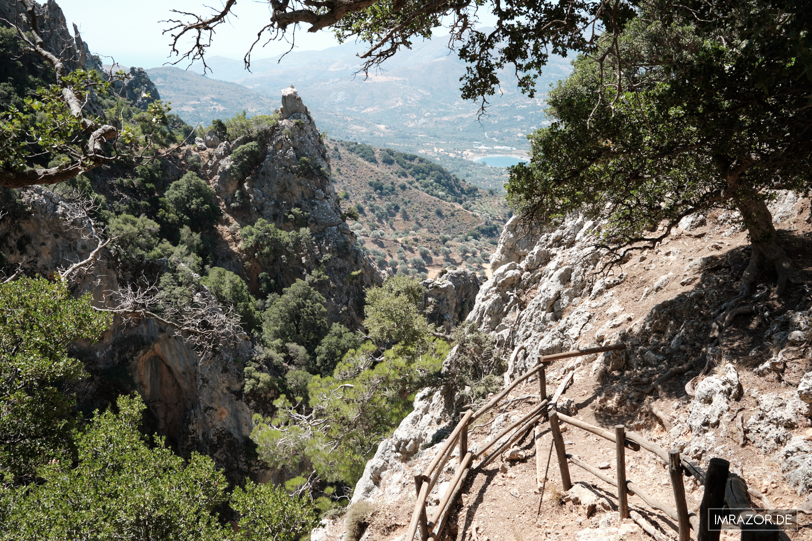 Spektakuläre Aussichten auf dem Wanderweg durch die Platania Schlucht